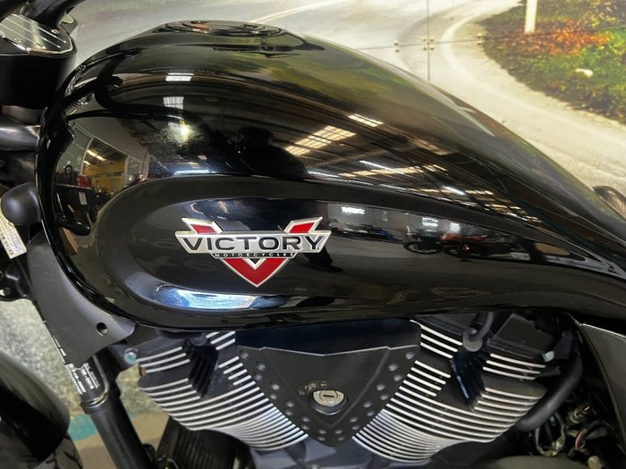 2016 VICTORY HAMMER 8-BALL Solid Black INT