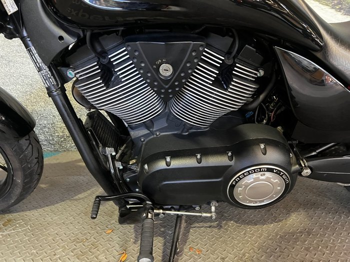 2016 VICTORY HAMMER 8-BALL Solid Black INT