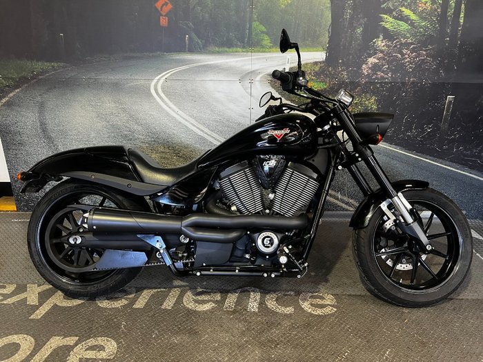 2016 VICTORY HAMMER 8-BALL Solid Black INT