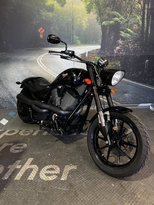 2016 VICTORY HAMMER 8-BALL Solid Black INT