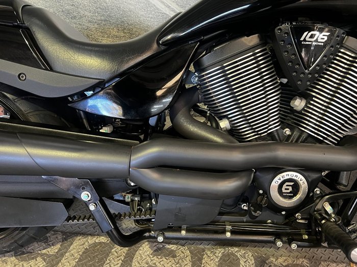 2016 VICTORY HAMMER 8-BALL Solid Black INT