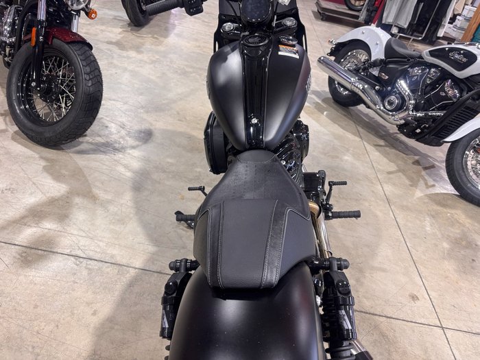 2023 Indian SPORT CHIEF BLACK