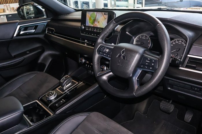 2023 Mitsubishi Outlander LS Black Edition