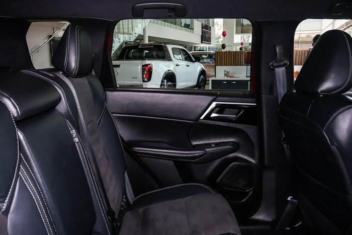 2023 Mitsubishi Outlander LS Black Edition