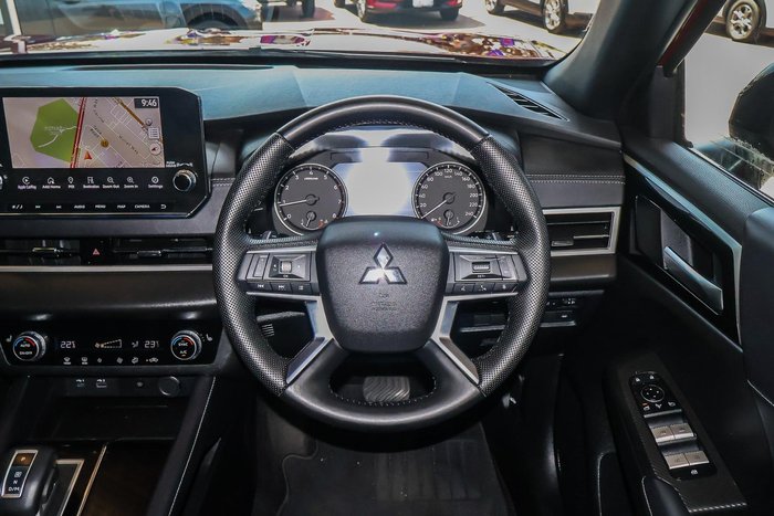 2023 Mitsubishi Outlander LS Black Edition