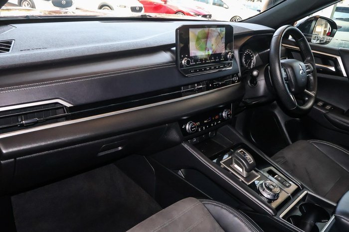 2023 Mitsubishi Outlander LS Black Edition