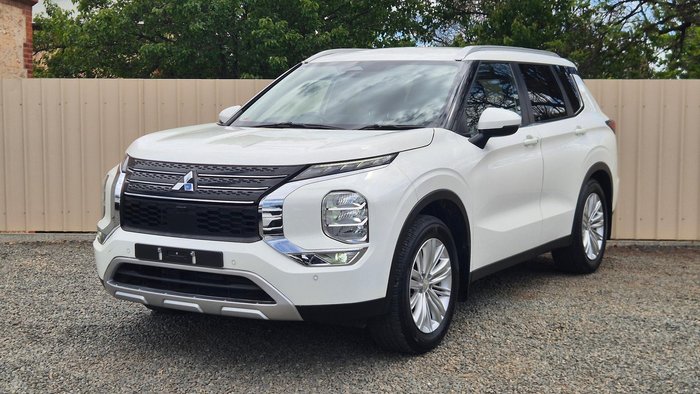 2021 Mitsubishi Outlander LS