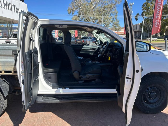 2019 Toyota Hilux SR