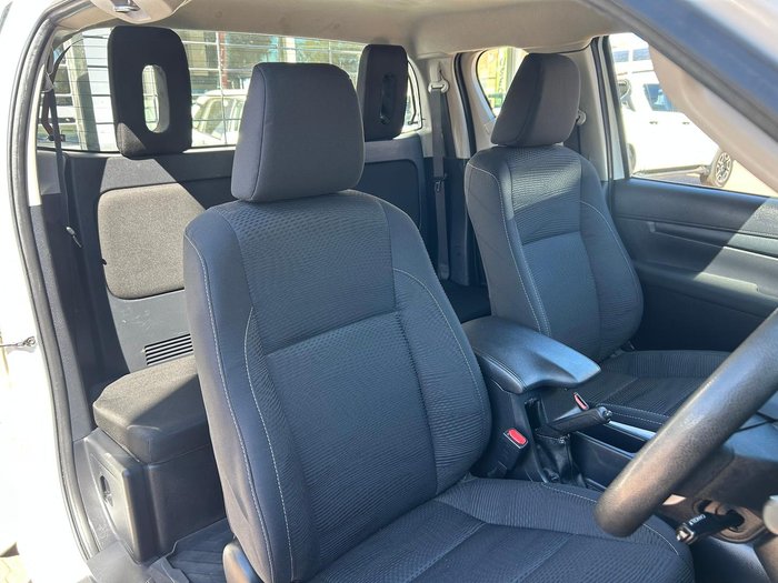 2019 Toyota Hilux SR