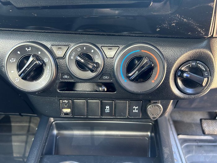 2019 Toyota Hilux SR