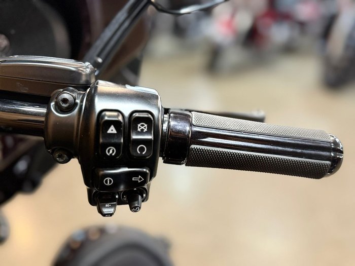 2017 Harley-davidson FLHTKSE CVO LIMITED Red