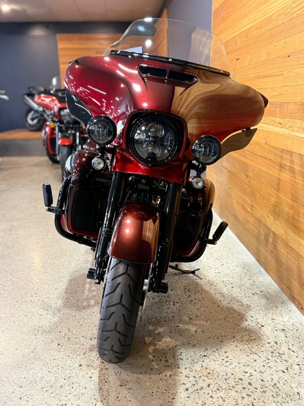 2017 Harley-davidson FLHTKSE CVO LIMITED Red