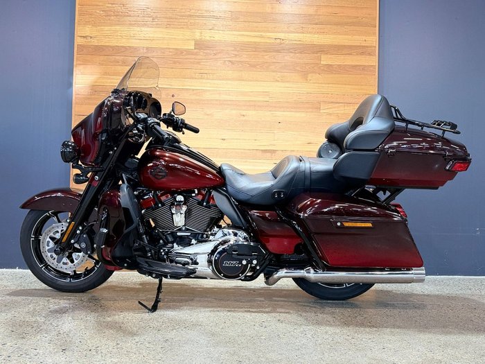 2017 Harley-davidson FLHTKSE CVO LIMITED Red