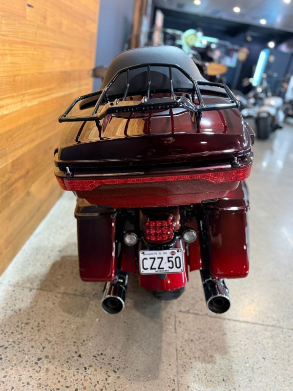 2017 Harley-davidson FLHTKSE CVO LIMITED Red