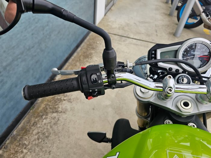 2010 Triumph STREET TRIPLE 675 Green