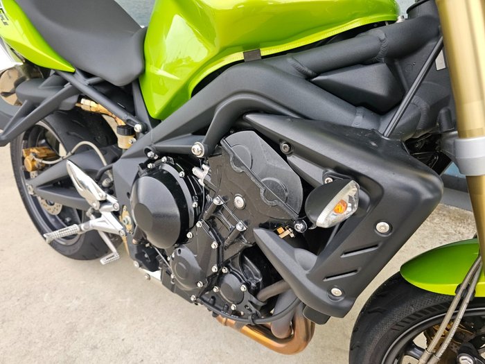 2010 Triumph STREET TRIPLE 675 Green