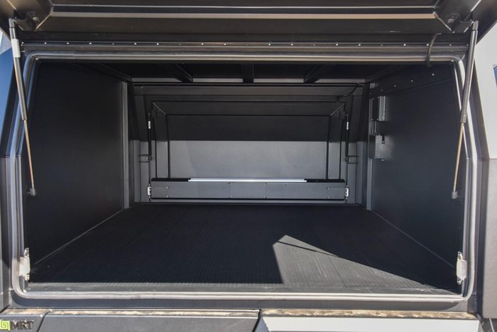 2025 Isuzu D-MAX LS-M