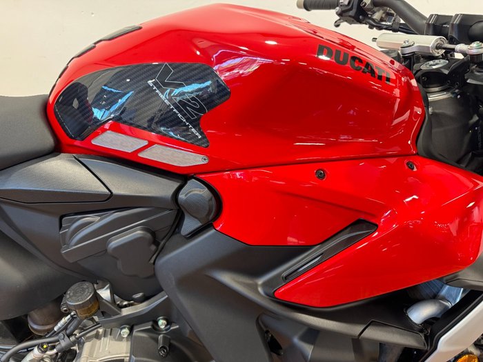 2024 Ducati STREETFIGHTER V2 RED
