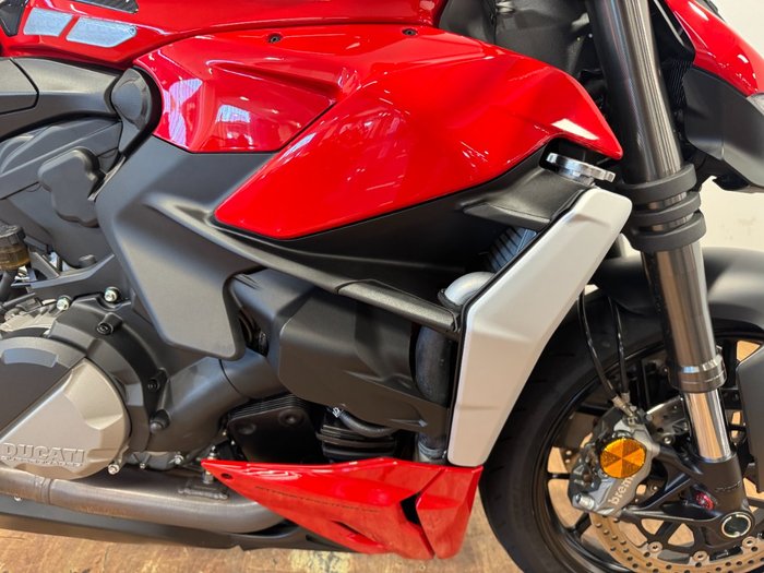 2024 Ducati STREETFIGHTER V2 RED