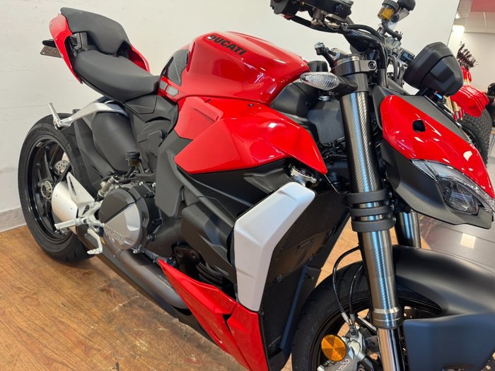 2024 Ducati STREETFIGHTER V2 RED