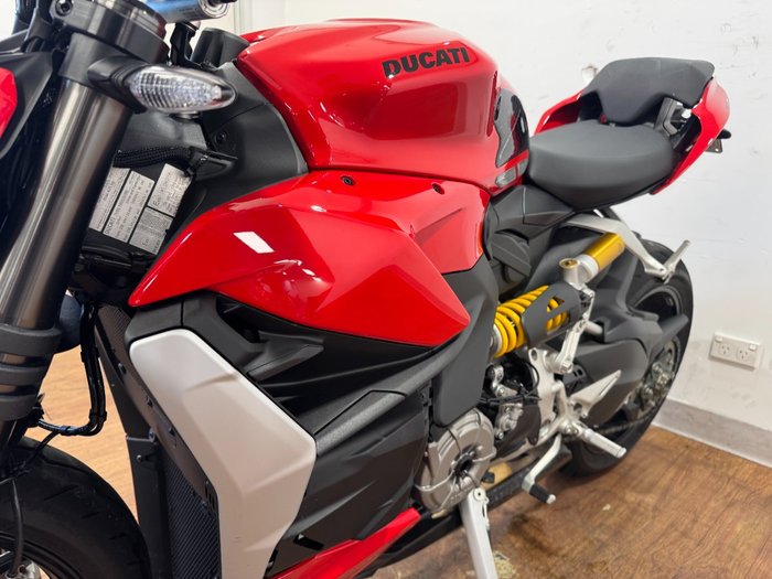 2024 Ducati STREETFIGHTER V2 RED