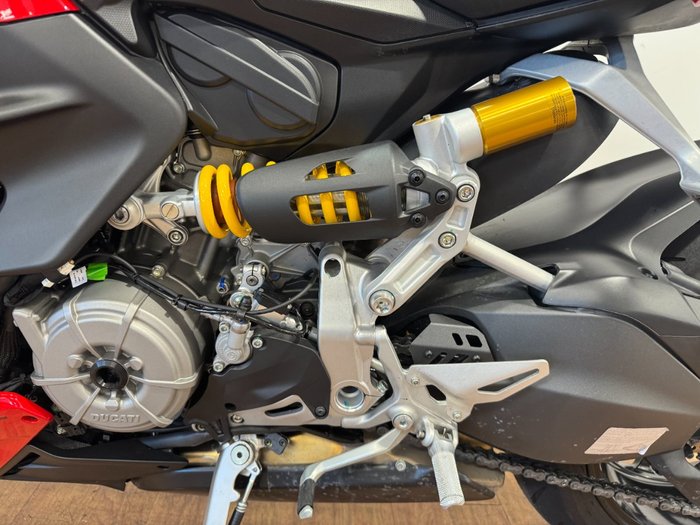 2024 Ducati STREETFIGHTER V2 RED