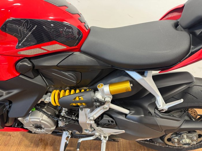 2024 Ducati STREETFIGHTER V2 RED