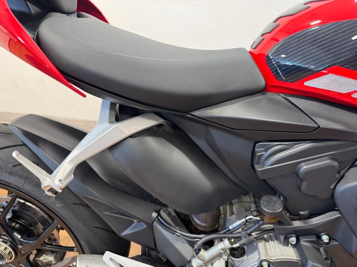 2024 Ducati STREETFIGHTER V2 RED