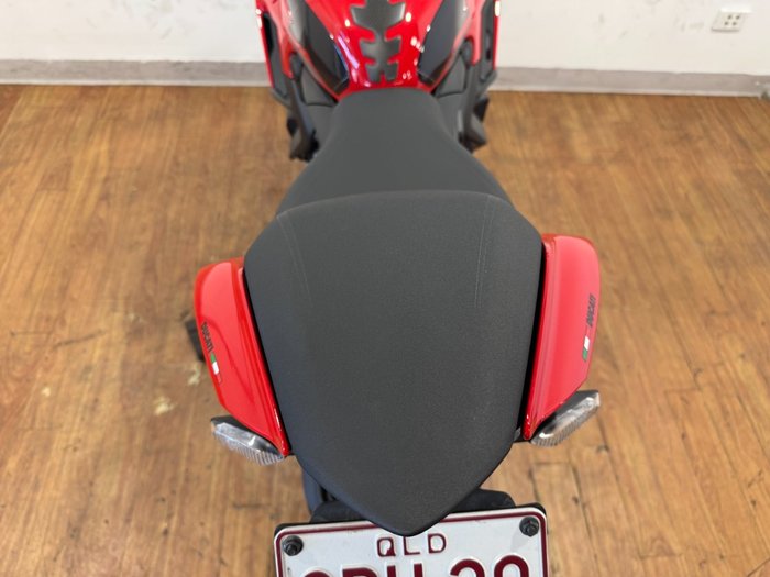 2024 Ducati STREETFIGHTER V2 RED