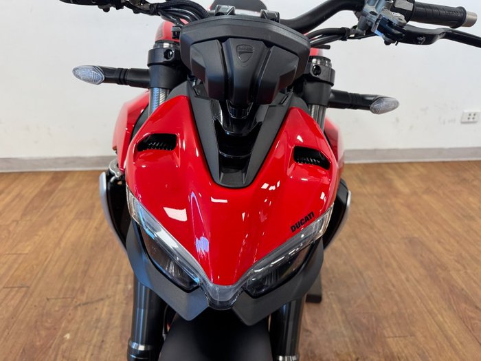 2024 Ducati STREETFIGHTER V2 RED