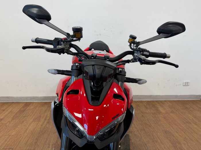 2024 Ducati STREETFIGHTER V2 RED