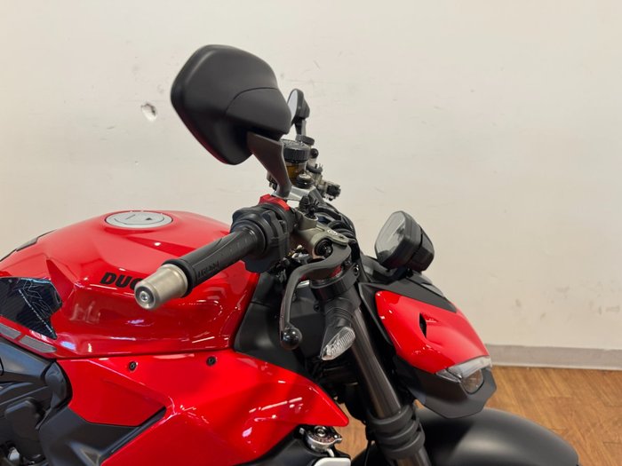 2024 Ducati STREETFIGHTER V2 RED