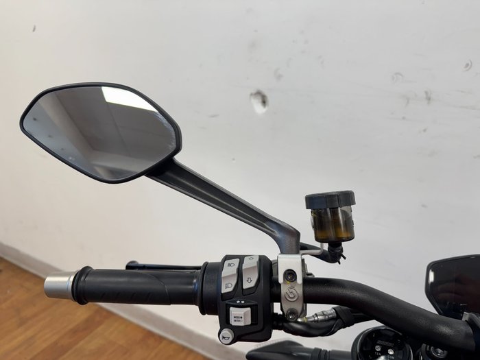 2024 Ducati STREETFIGHTER V2 RED