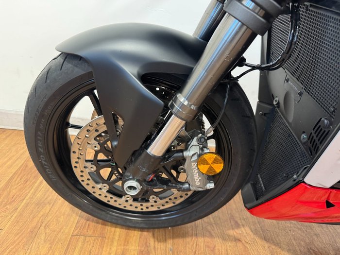 2024 Ducati STREETFIGHTER V2 RED
