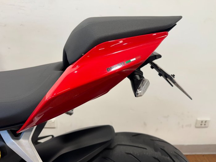 2024 Ducati STREETFIGHTER V2 RED