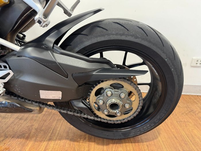 2024 Ducati STREETFIGHTER V2 RED