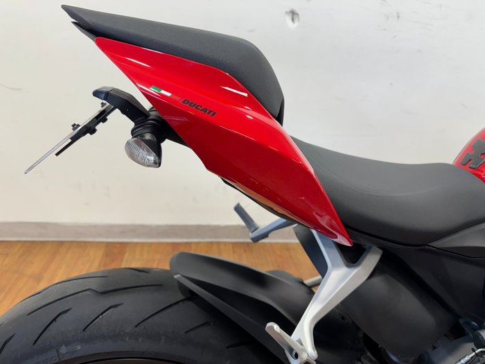 2024 Ducati STREETFIGHTER V2 RED