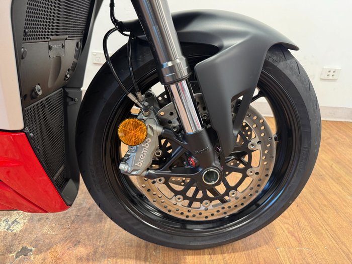2024 Ducati STREETFIGHTER V2 RED