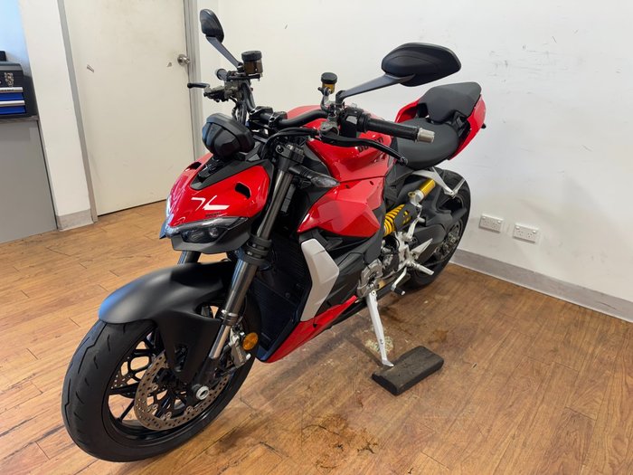 2024 Ducati STREETFIGHTER V2 RED