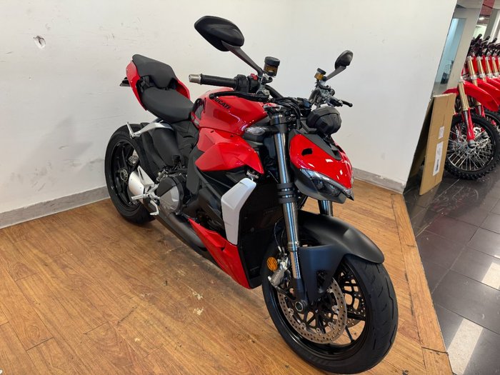 2024 Ducati STREETFIGHTER V2 RED