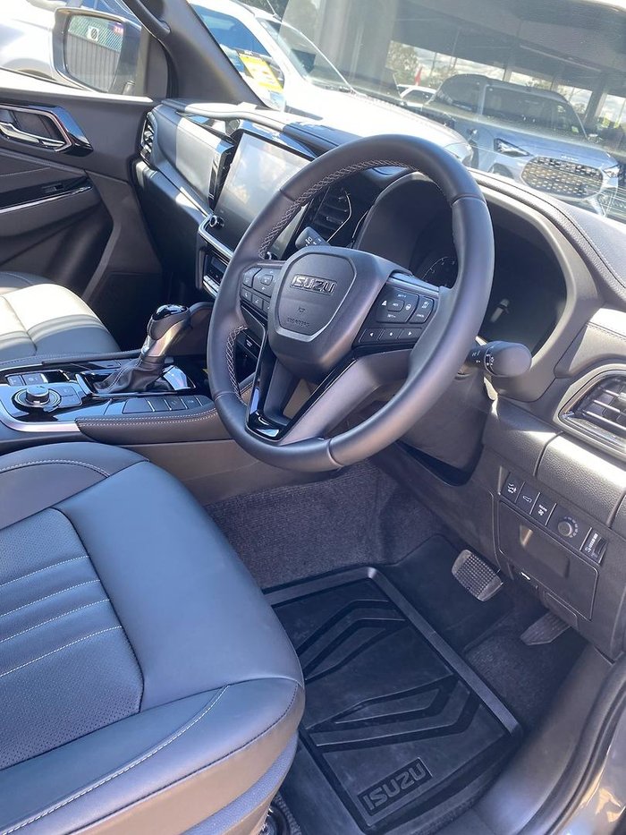 2025 Isuzu MU-X LS-T