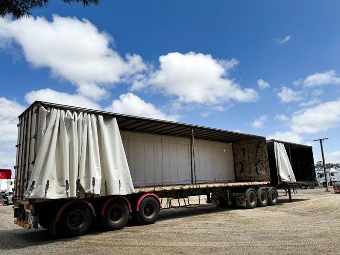 2013 32 Pallet Flat Deck B Double Curtainsider B Double