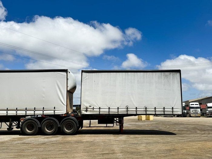 2013 32 Pallet Flat Deck B Double Curtainsider B Double