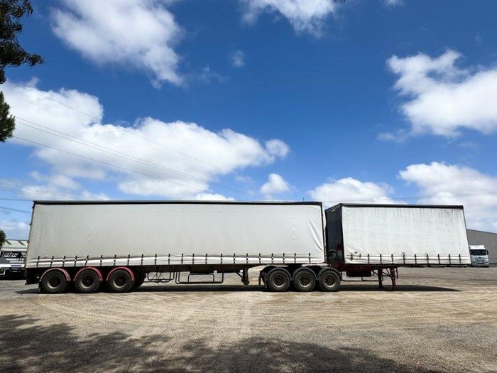 2013 32 Pallet Flat Deck B Double Curtainsider B Double