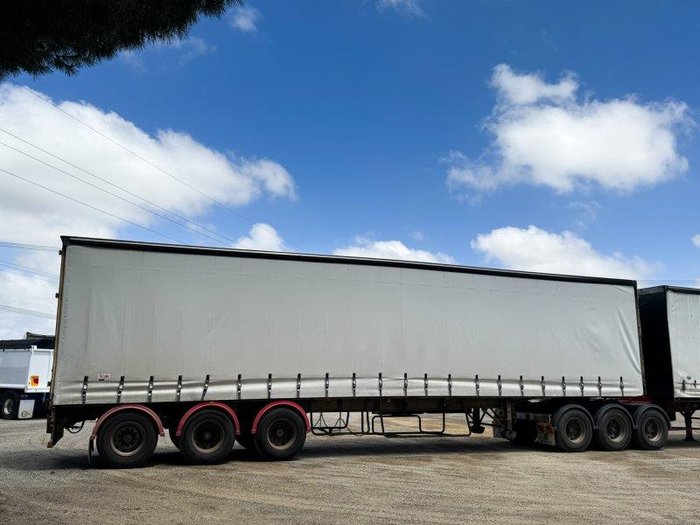 2013 32 Pallet Flat Deck B Double Curtainsider B Double