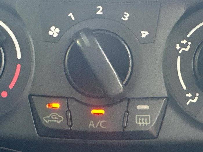 2013 Nissan Navara ST D40 Series 6 4x2 Tuscan