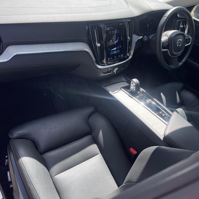 2021 Volvo V60 Cross Country B5