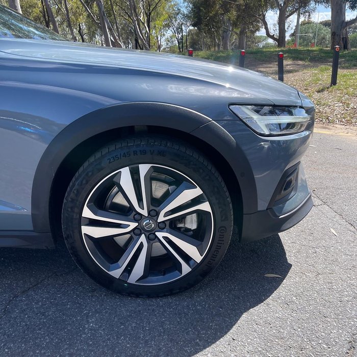 2021 Volvo V60 Cross Country B5