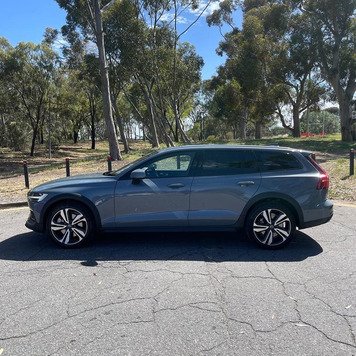 2021 Volvo V60 Cross Country B5