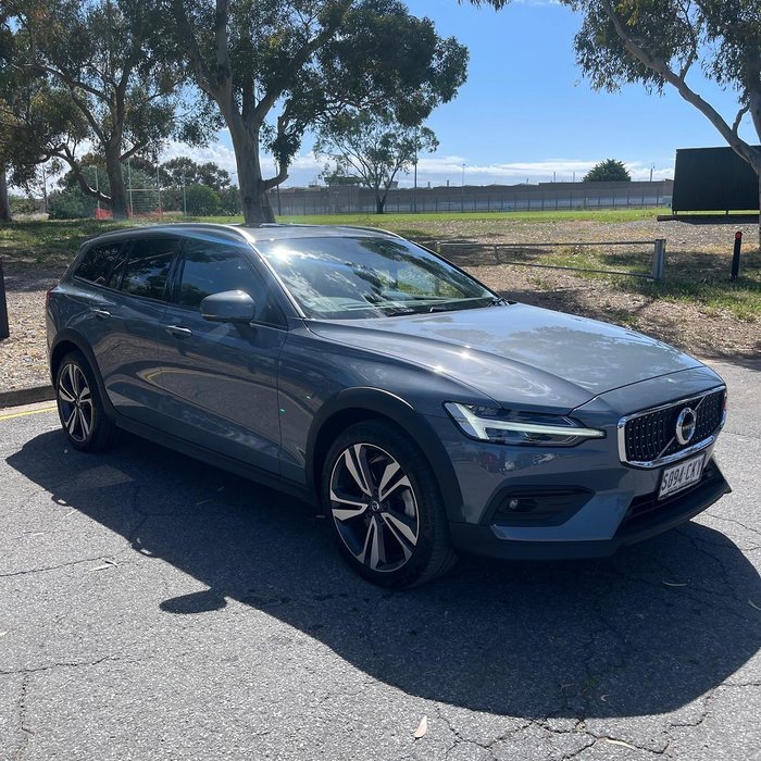 2021 Volvo V60 Cross Country B5